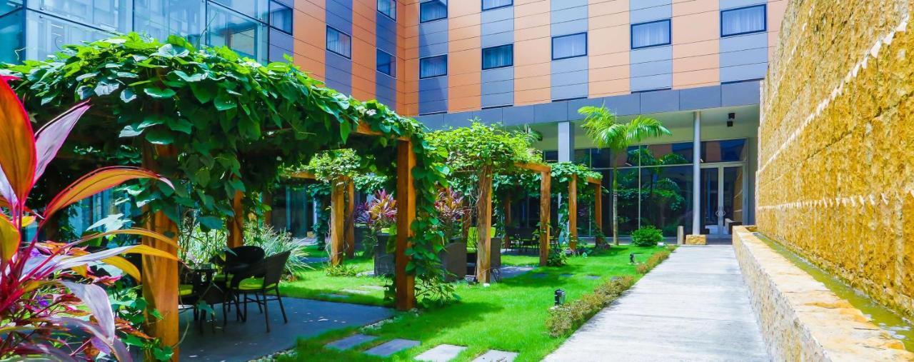 Radisson Blu Hotel, Abidjan Airport Exterior foto